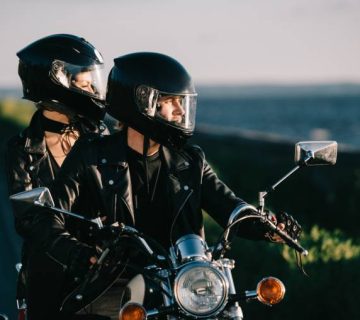 leyes sobre el uso de cascos de motocicleta en california