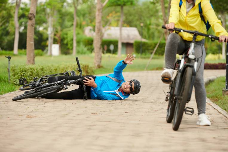 pasos esenciales a seguir después de un accidente de bicicleta