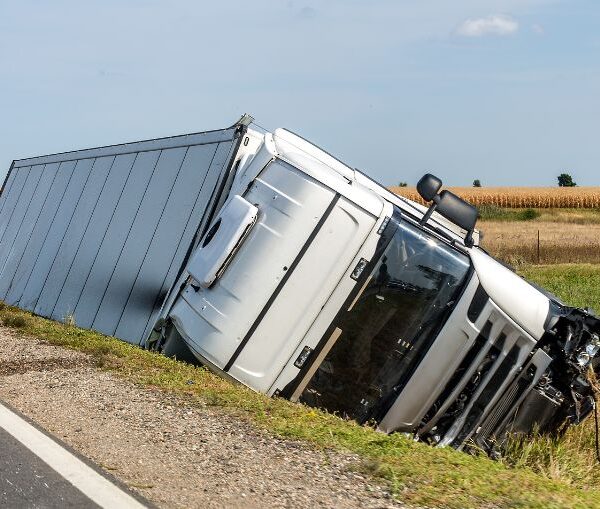 cuales son las causas mas comunes de los accidentes de camiones